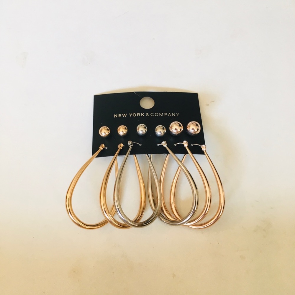 NWT Pack of Earrings